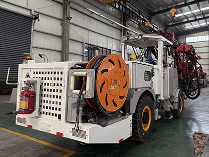 Mining-concrete-spraying-truck-02