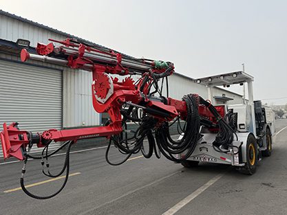 Mining-concrete-spraying-truck-03